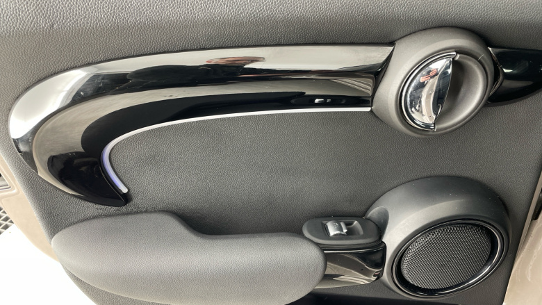 MINI Hatchback 2.0 Cooper S Sport 5dr Auto [Comfort/Nav Pack] Petrol Hatchback